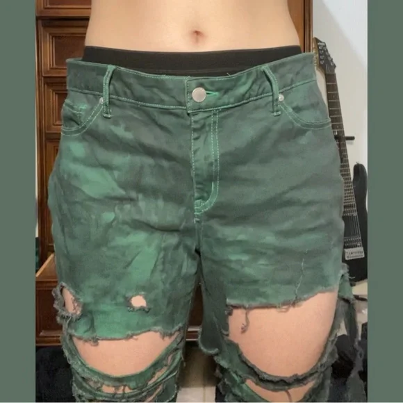 SOLD - D.I.Y Tie Dye Extremely Distressed Jeans - Picture 5 of 8